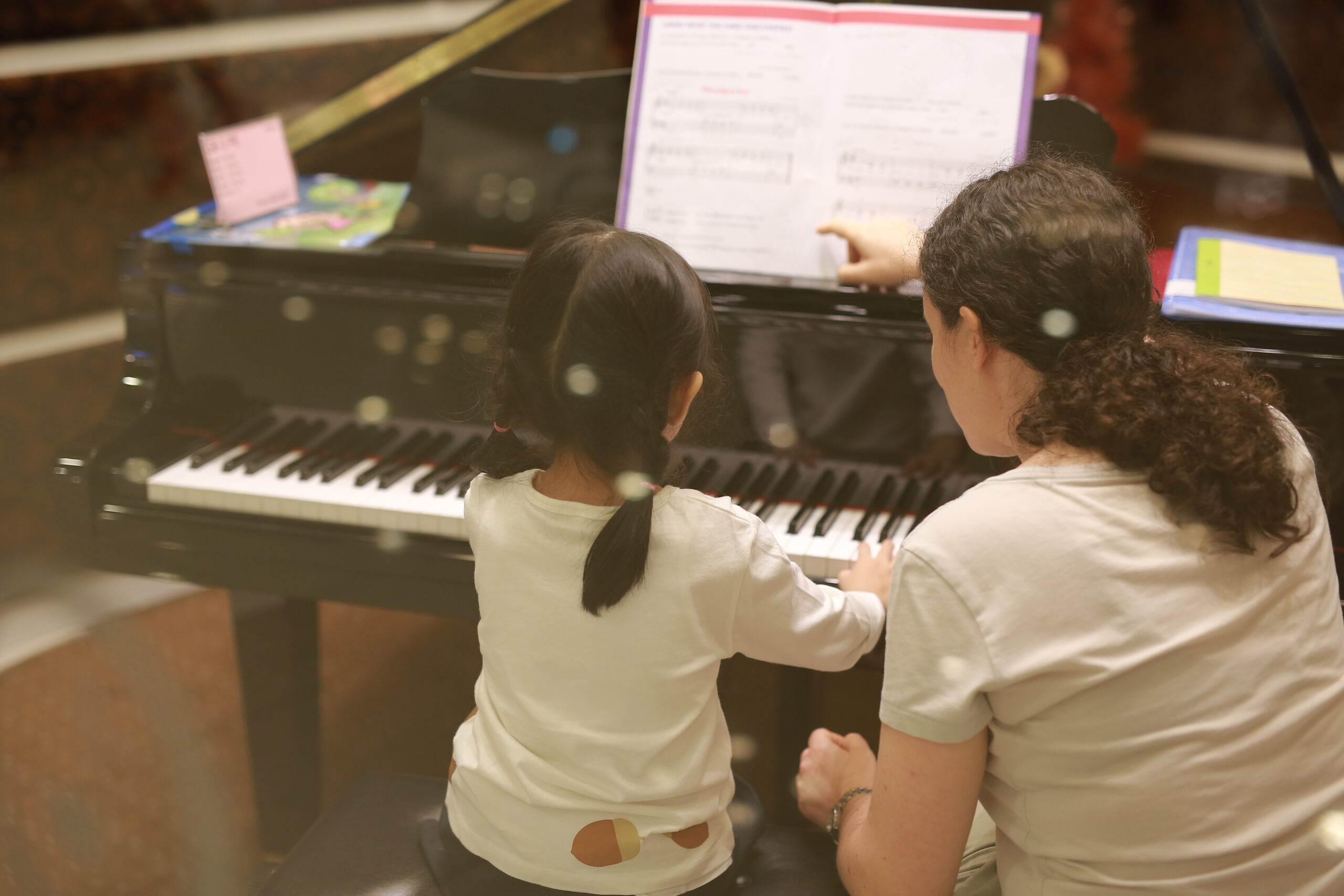 child-girl-piano-class